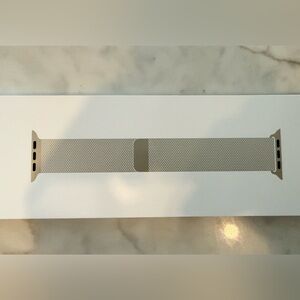 Apple Watch 42mm Natural Milanese Loop - New